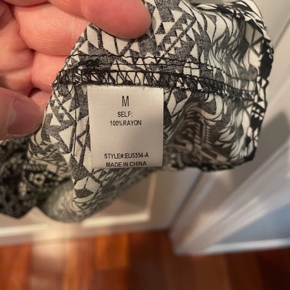 Black and white tank top - Picture 4 of 5